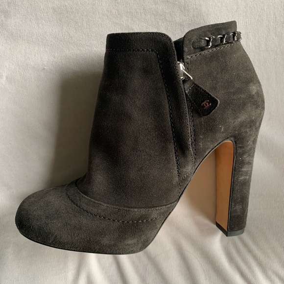 CHANEL grey ankle boots 37.5 ** Only worn twice** - Picture 3 of 5